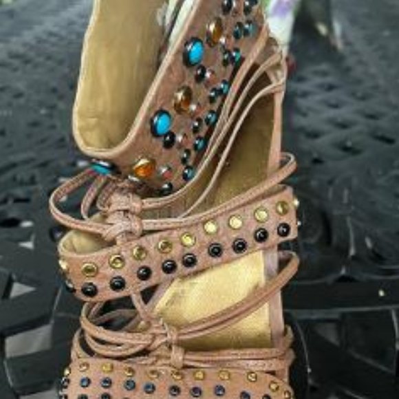 Nine West studed sandals US 7 (run large more like 8 ) - Picture 15 of 15